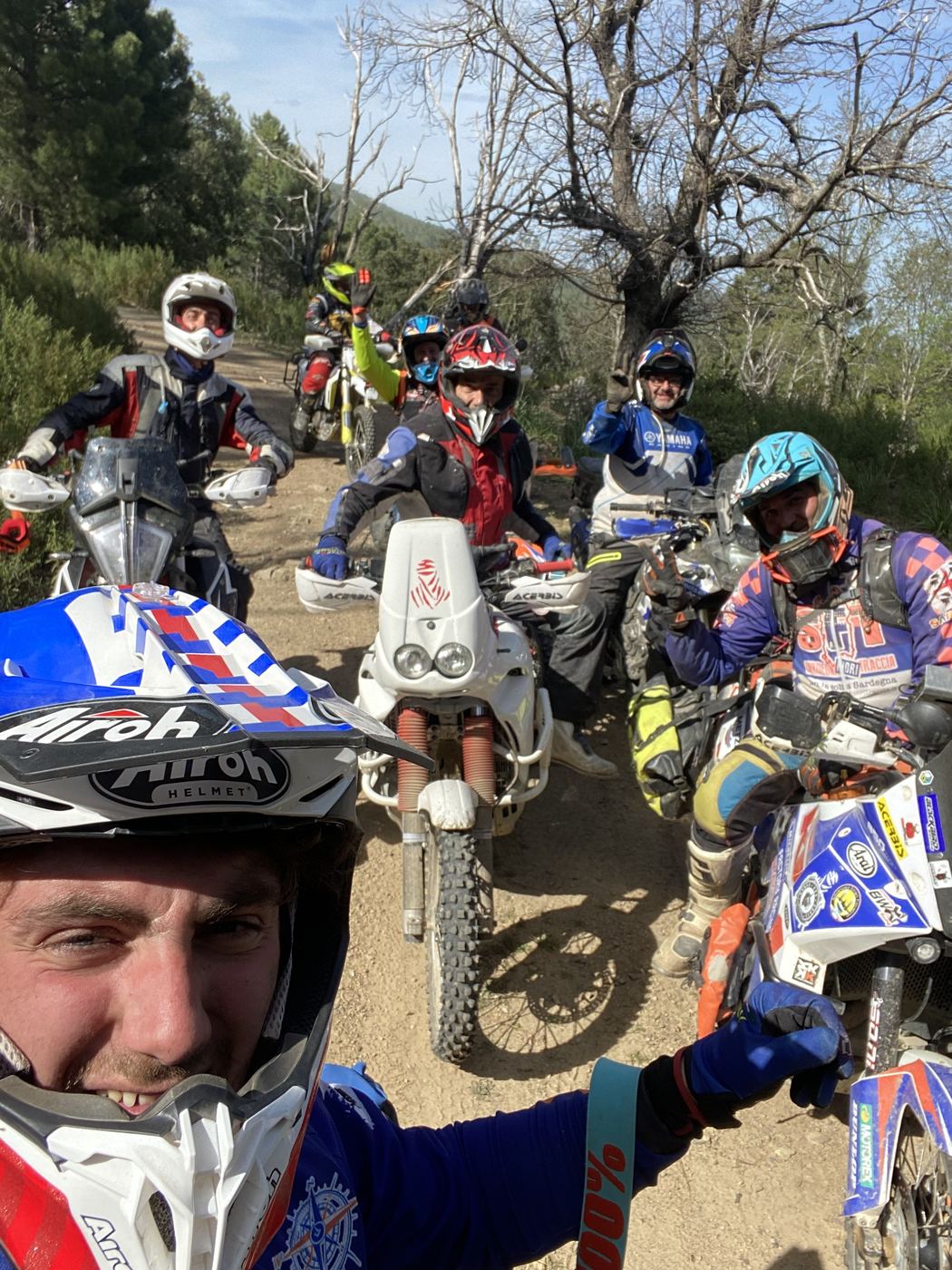 Selfie di gruppo sul sentiero